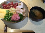 万世橋エキュート駿河屋賀兵衛  マグロの三色丼