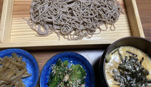 とろろ蕎麦でランチ　残り物で小鉢二品