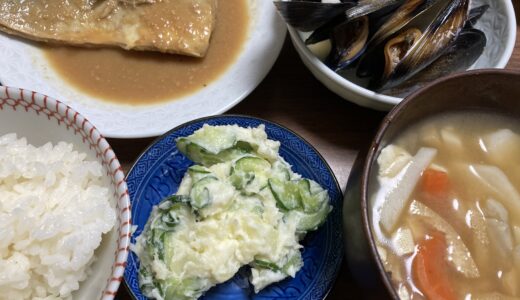 ムール貝の酒蒸しと鯖味噌煮で夜ご飯